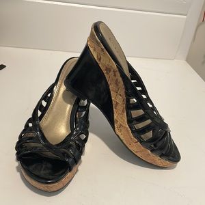 Le Chateau wedges size 6.5
